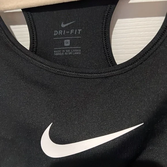 Nike sports bra NWOT - Picture 2 of 3
